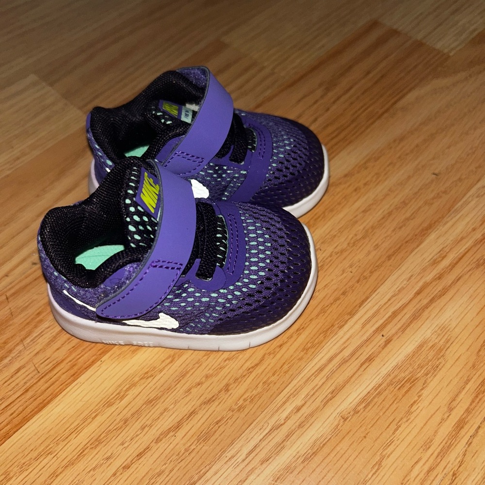 Nike Kids Purple and Black Sneakers